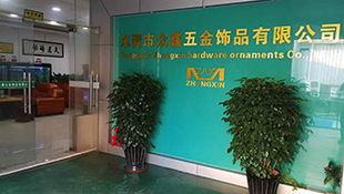 个性闪耀，工厂直销 18K金与钛钢字母项链引领欧美简约新风尚